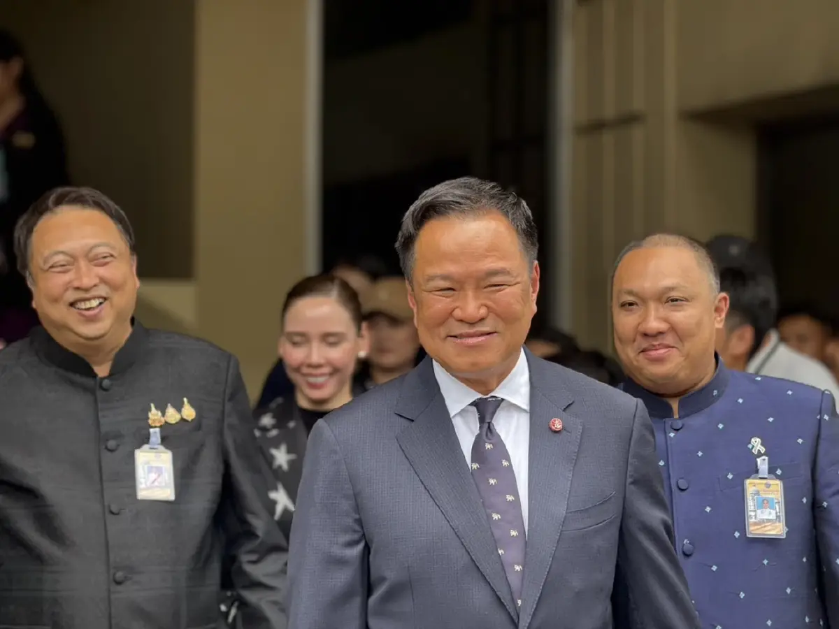 นายอนุทิน ชาญวีรกูล นายกรัฐมนตรี