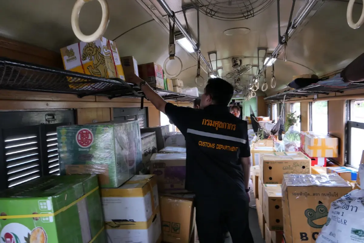สนธิกำลังบุกตรวจค้นขบวนรถไฟสายใต้ยึดของเถื่อนสกัดเข้ากรุงฯ