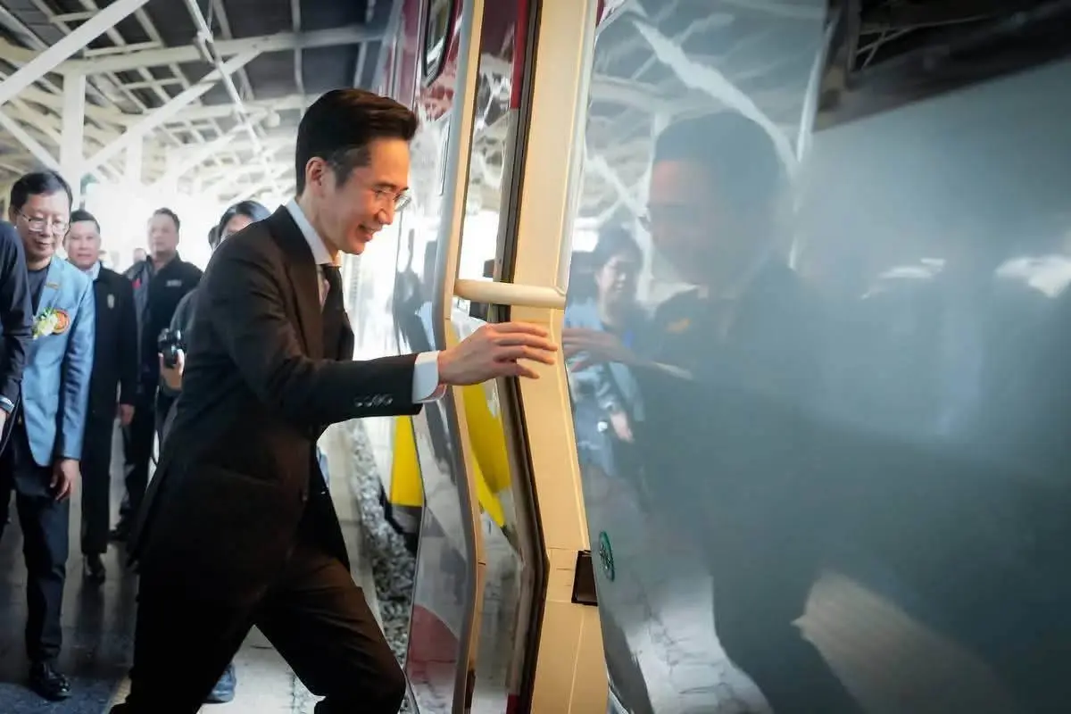 ไทยทำไทยใช้! "ยศชนัน" เปิดตัว "รถไฟไทยทำ" รถไฟ EV ระดับ Luxury Class ต้นแบบ ฝีมือคนไทยให้