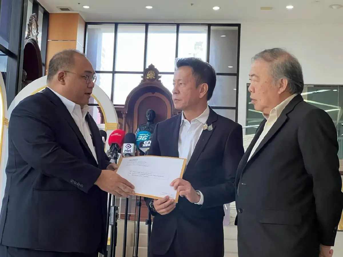 "สมาคมทีวีดิจิทัล" ยื่นหนังสือ "กสทช." ห่วงปมคุณสมบัติ "หมอสรณ"