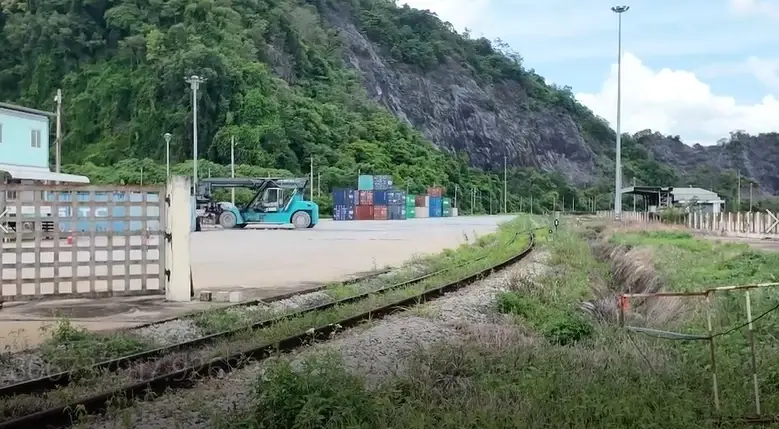 ศูนย์กระจายสินค้าทุ่งสง
