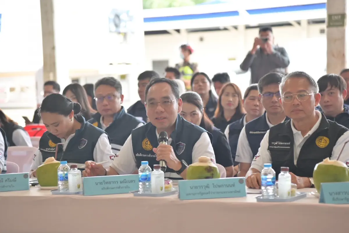 พาณิชย์ลงพื้นที่ราชบุรี ติดตามความคืบหน้า 'ล้งชุมชนมะพร้าวน้ำหอม' ต้นแบบ