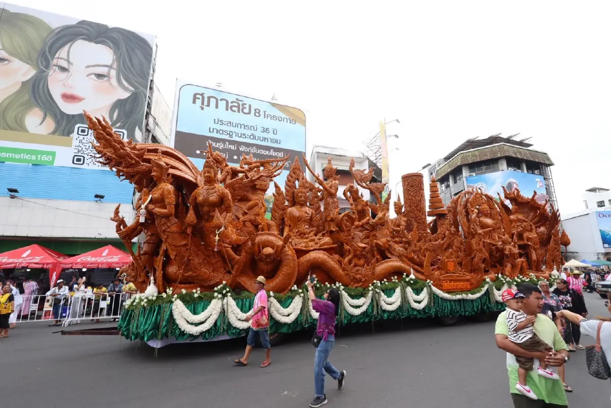 ธ.ก.ส. ร่วมเทศกาลแห่เทียนพรรษา จังหวัดอุบลราชธานี ประจำปี 2569