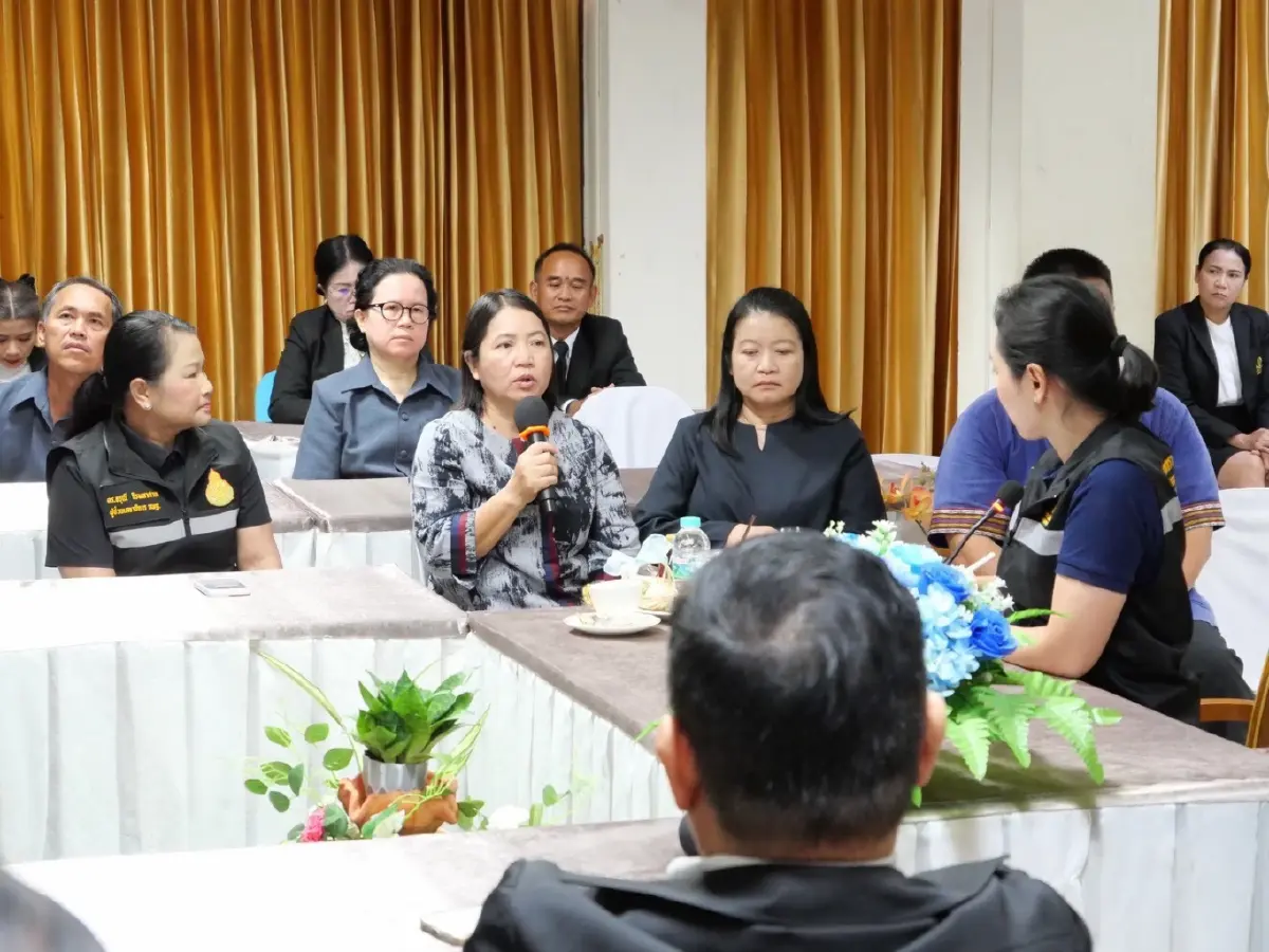 ดร.ลิณธิภรณ์ วริณวัชรโรจน์ ผู้ช่วยรัฐมนตรีประจำกระทรวงศึกษาธิการ ลงพื้นที่จ.พิษณุโลก ช่วยเหลือ นักเรียนยากจน และ เด็กบ้านไฟไหม้