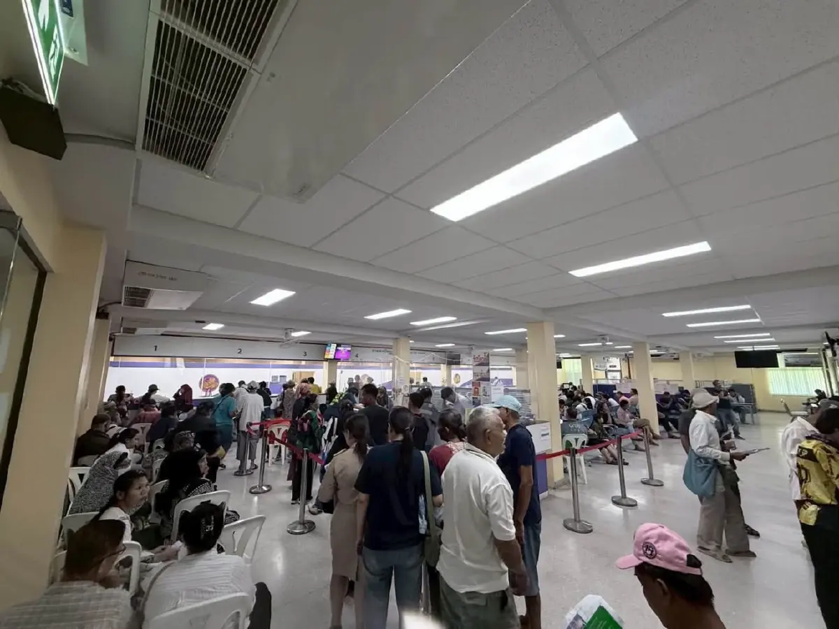 ประชาชนแห่อุทธรณ์สิทธ์ "บัตรคนจน" ด้าน "ผอ.ขนส่งพื้นที่ 4" ยัน ส่วนใหญ่เป็น "รถเก่า-โอนลอย"