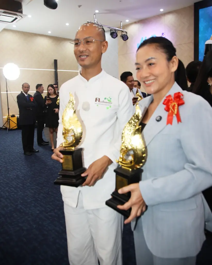 "สุวัจน์" มอบรางวัล “เพชรกนก–กนกนาคราช” 2569 เชิดชูคนดีศรีแผ่นดิน