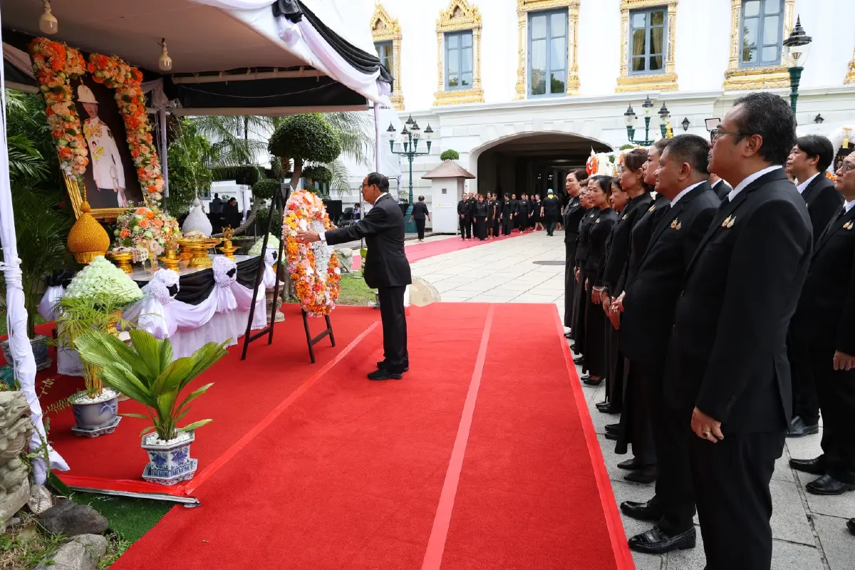 กลุ่มบริษัท ช.การช่าง เข้าถวายสักการะพระศพและวางพวงมาลาเบื้องหน้าพระรูป เจ้าฟ้าพัชรกิติยาภาฯ