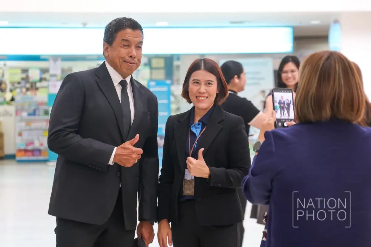 ชัชชาติ สิทธิพันธุ์ เข้ารับหนังสือรับรองผู้ว่าฯกทม. จาก กกต. 