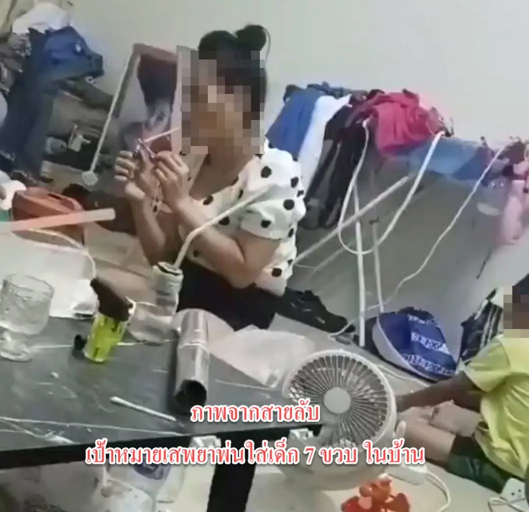 บุกช่วย 7 ขวบ แม่พ่นควันยาบ้าใส่หน้าโชว์ลูกค้าคาเฟ่นรก