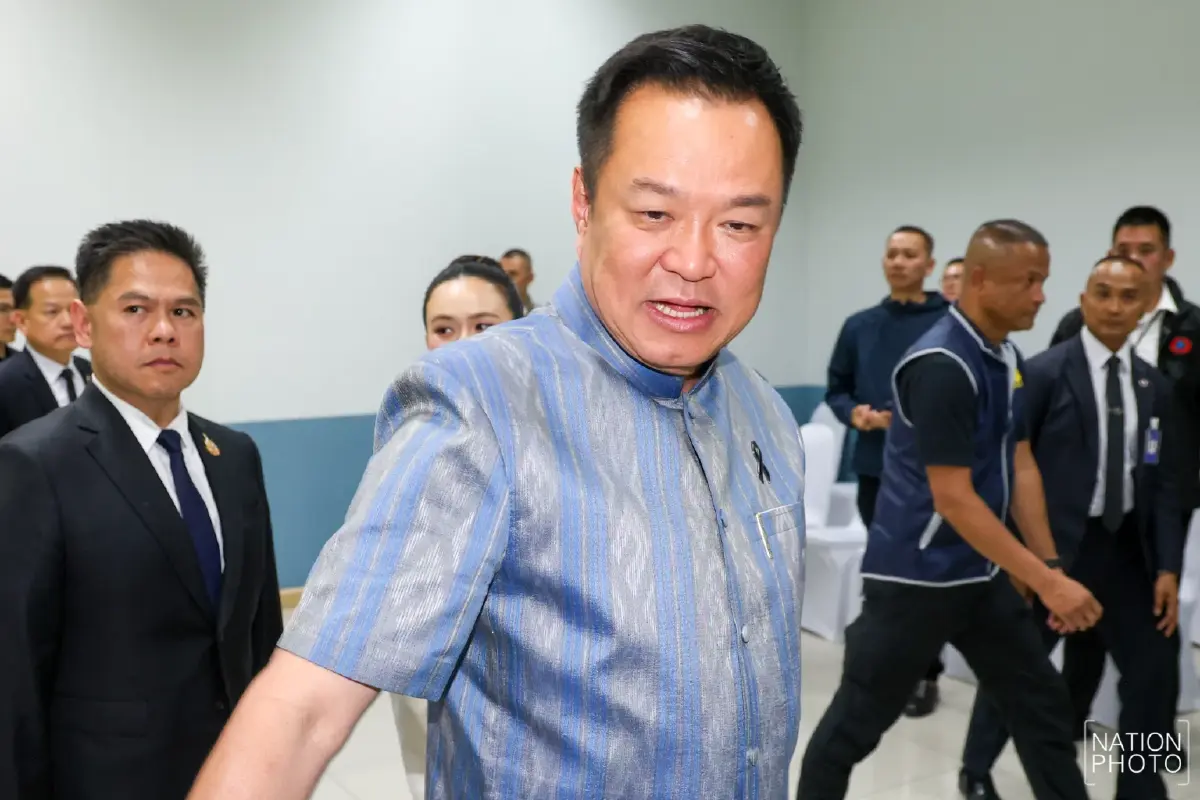 นายอนุทิน ชาญวีรกูล นายกรัฐมนตรีและ รมว.มหาดไทย 