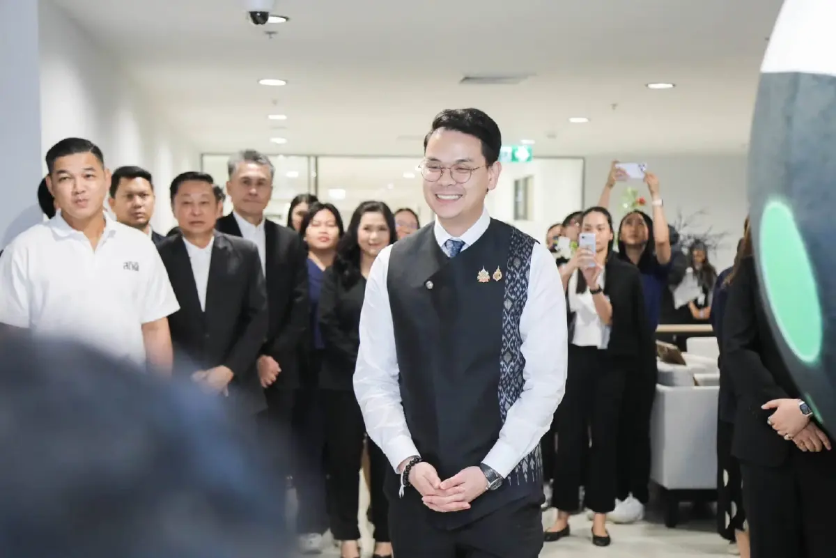 “รมว.ไชยชนก” ฉลองวันเกิดชื่นมื่น ด้าน "รักชนก" ซัด “รมว.ดีอี” เบี้ยวแจง ปม TH-AI Passport