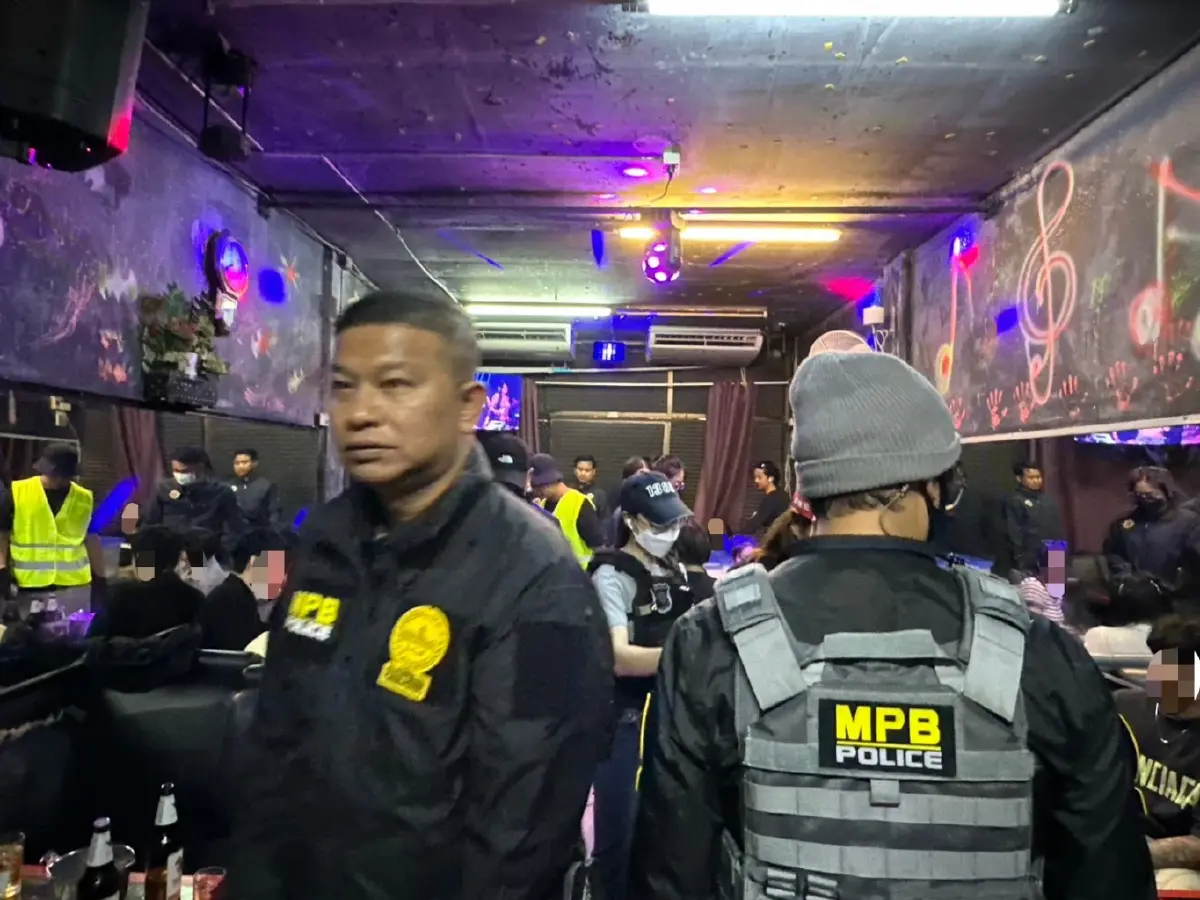 บช.น. ร่วม ป.ป.ส. บุกทลายผับลับห้วยขวาง อำพรางร้านเกมเน้นขายยา ไร้ทางหนีไฟ