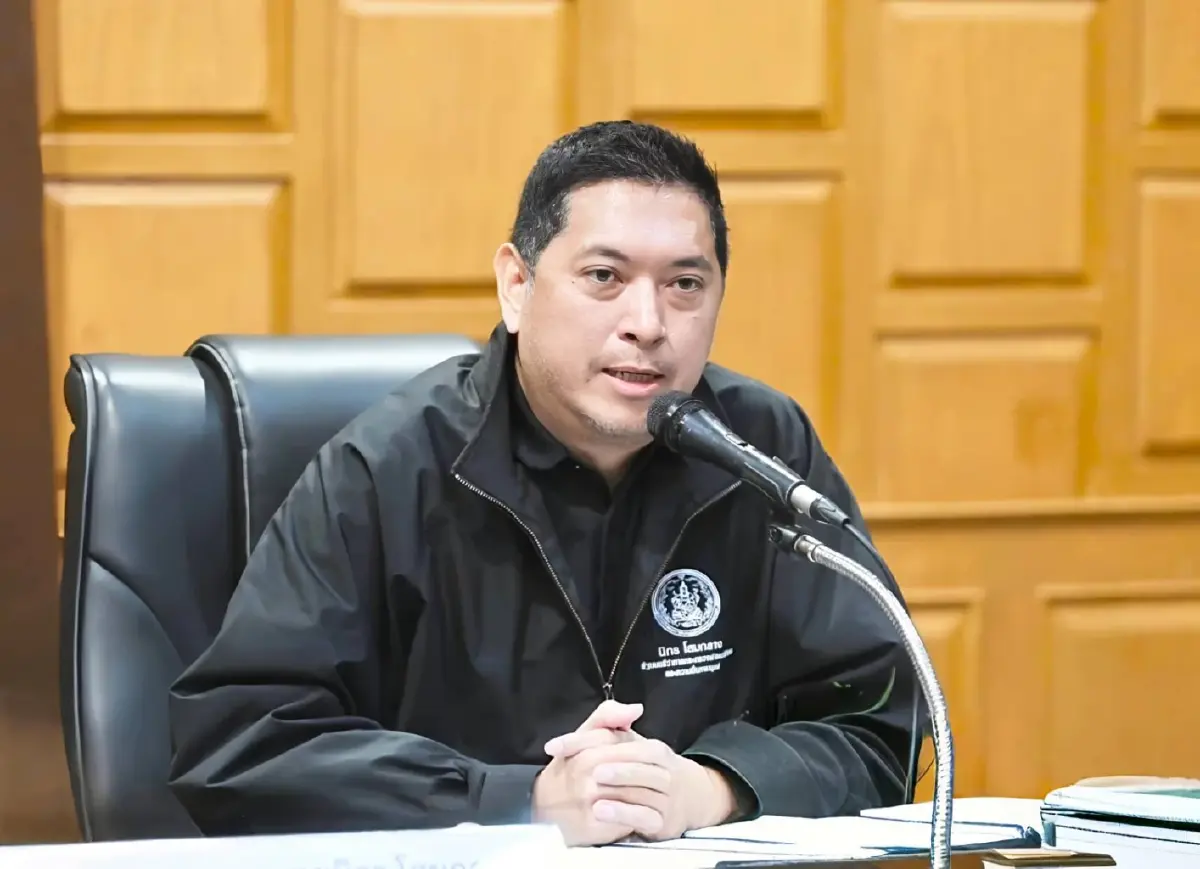 นายนิกร โสมกลาง รัฐมนตรีว่าการกระทรวงการพัฒนาสังคมและความมั่นคงของมนุษย์ (รมว.พม.) 