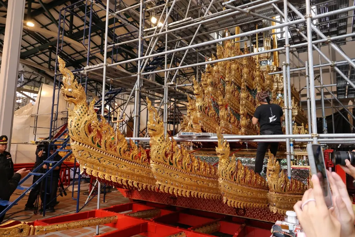 "ผบ.ทบ." ตรวจความพร้อมบูรณะ "พระมหาพิชัยราชรถ" คืบหน้าเกือบ 100% แล้ว