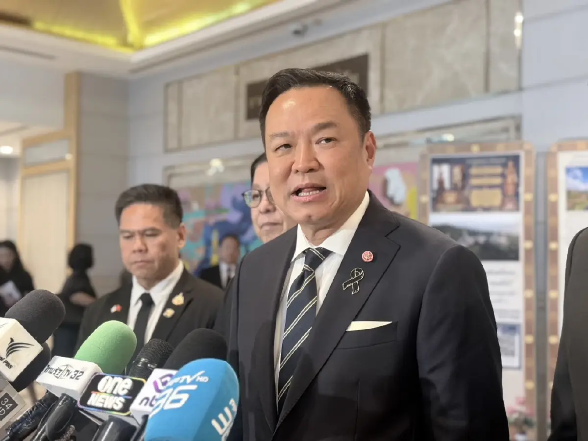 ายอนุทิน ชาญวีรกูล นายกรัฐมนตรีและรัฐมนตรีว่าการกระทรวงมหาดไทย 