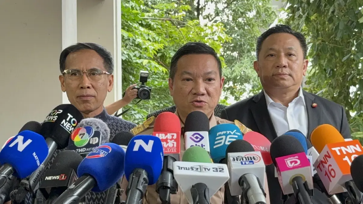 นายอรรษิษฐ์ สัมพันธรัตน์ ปลัดกระทรวงมหาดไทย นำแถลงยกเลิกประกาศบรรจุข้าราชการท้องถิ่น 3 รุ่น และเตรียมออกประกาศใหม่ โดยไม่มีชื่อคนโกงสอบ 5,924 คน