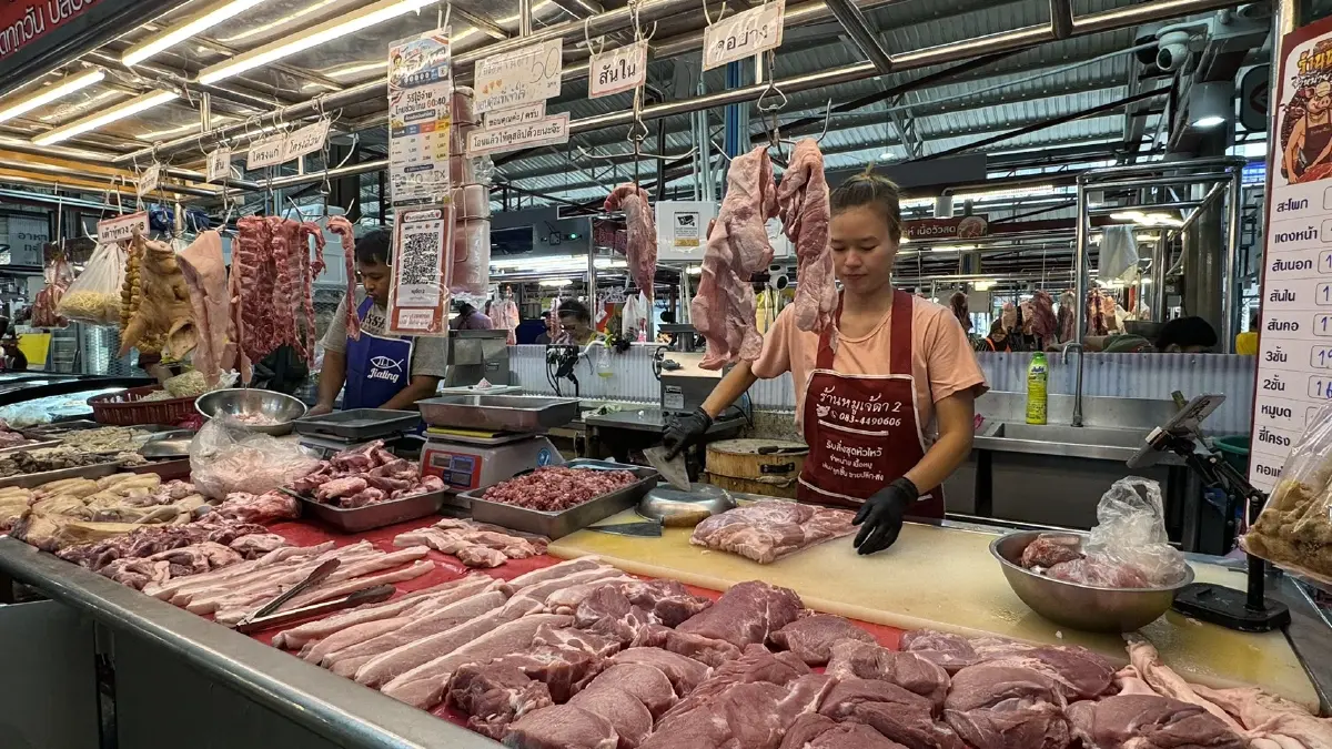 แม่ค้าหน้าเขียง ยอมตรึงราคา หลังหมูหน้าฟาร์มราคาพุ่ง