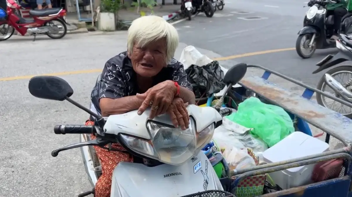 ยายเร่ร่อนหาดใหญ่ชวดบัตรคนจน เหตุระบบแจ้งมี "รถเก๋ง 2 คัน"