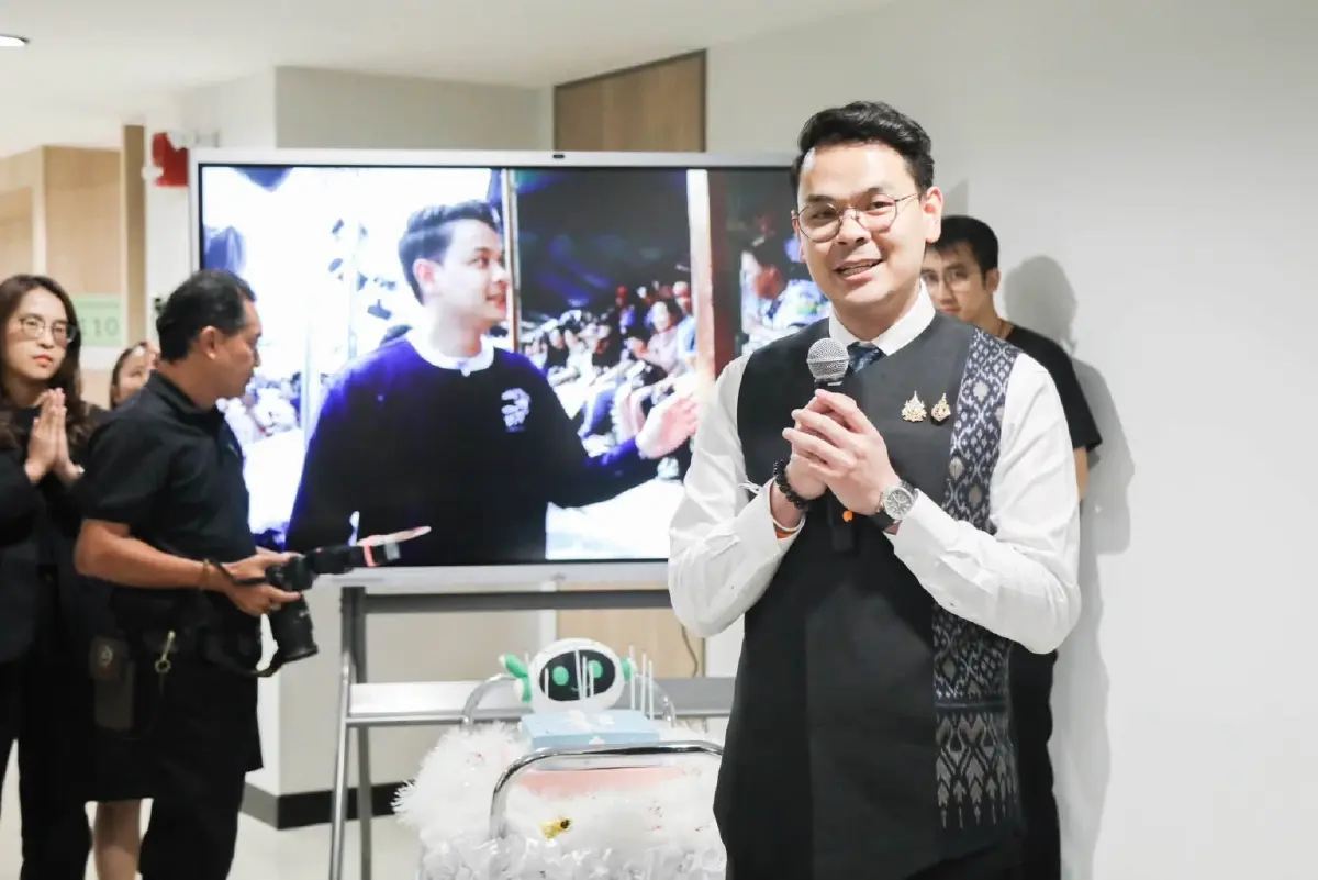 “รมว.ไชยชนก” ฉลองวันเกิดชื่นมื่น ด้าน "รักชนก" ซัด “รมว.ดีอี” เบี้ยวแจง ปม TH-AI Passport