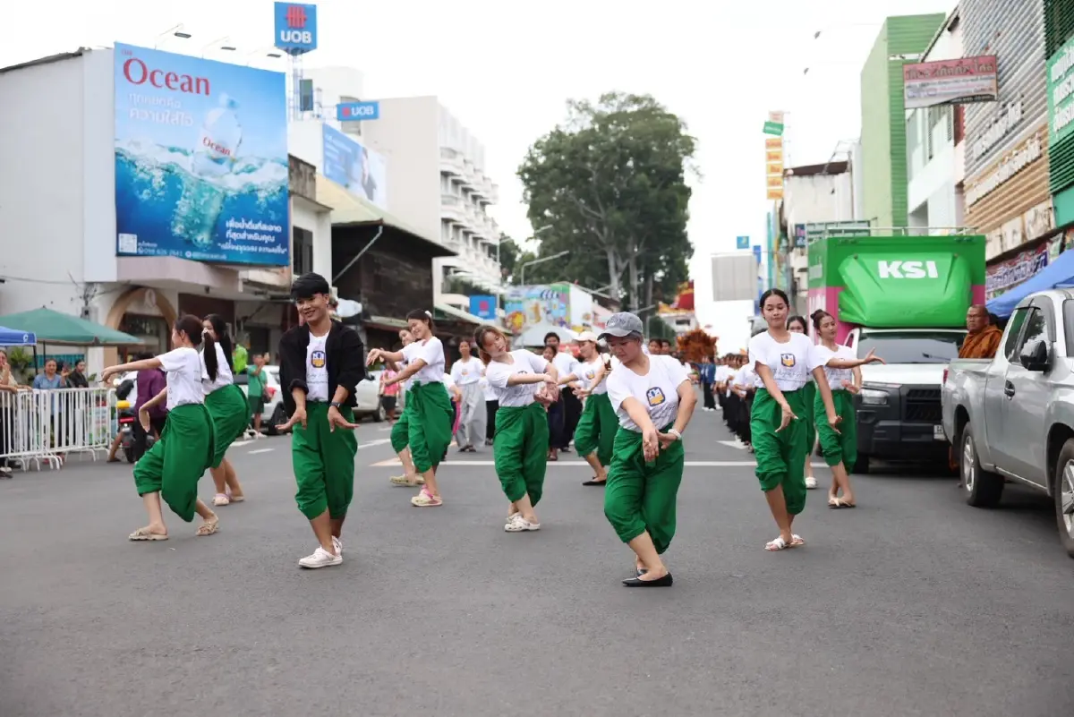 ธ.ก.ส. ร่วมเทศกาลแห่เทียนพรรษา จังหวัดอุบลราชธานี ประจำปี 2569