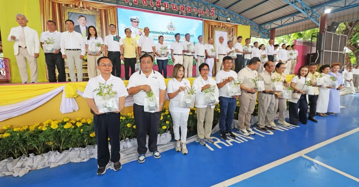 นายสุวัจน์ นำชาวโคราชปลูกต้นไม้ 4,000 ต้น เฉลิมพระเกียรติฯ ในหลวง