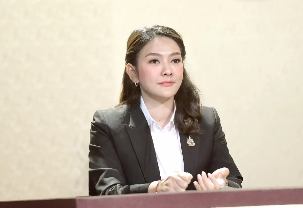 นางสาวอัยรินทร์ พันธุ์ฤทธิ์ รองโฆษกพรรคกล้าธรรม 