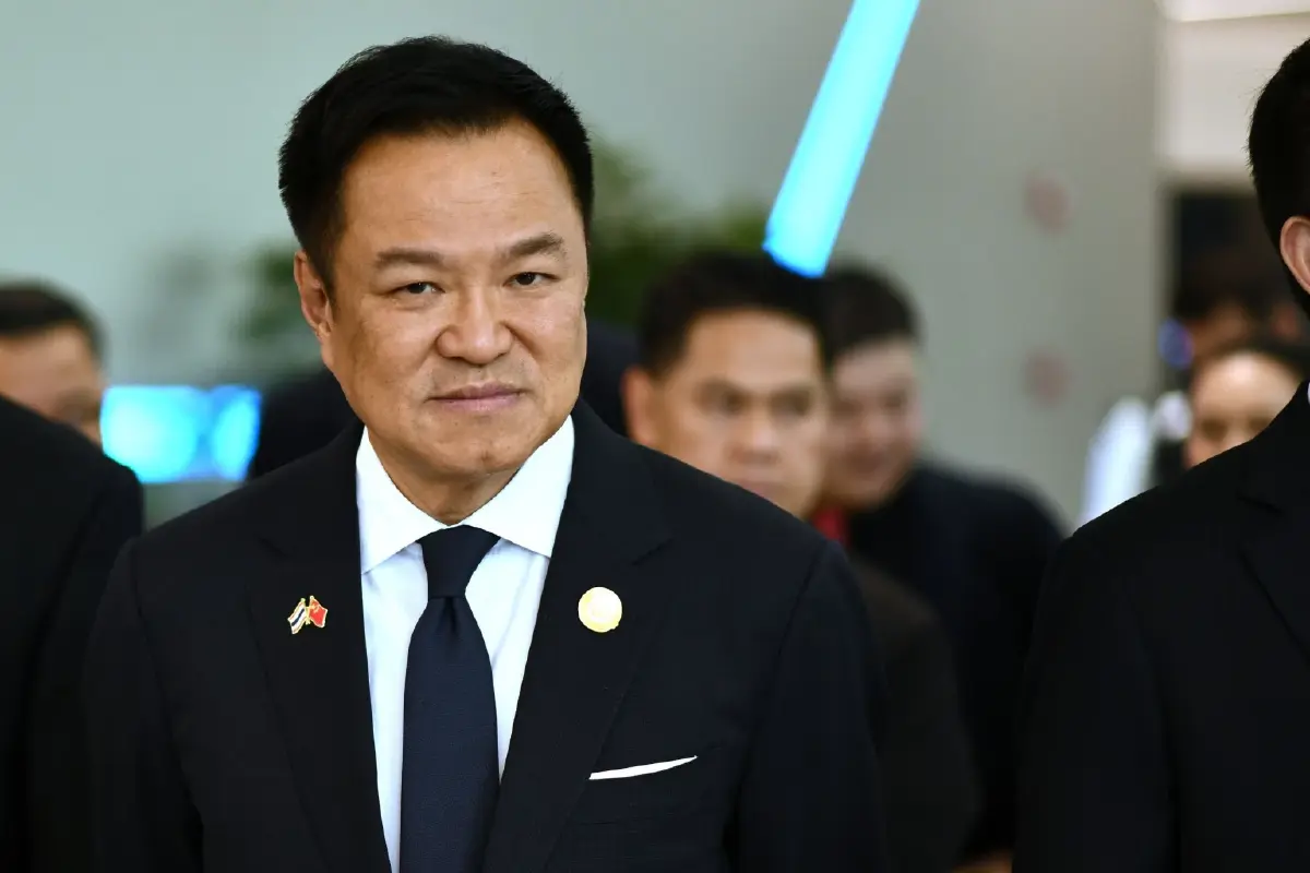เงียบไม่ไหวแล้ว! "อนุทิน" สั่งด่วน ครม. เร่งโชว์ผลงาน 3 เดือน หลังเจอพิษ "เรตติ้งดิ่ง 9.6%"