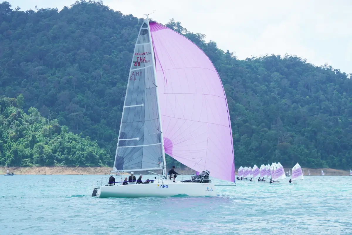 เรือใบ THA48