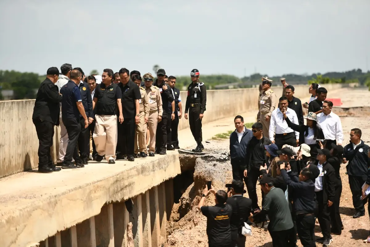 ลุยหาดใหญ่! "อนุทิน" ตรวจคันคลอง ร.1 ยืนยันซ่อมทันก่อนน้ำหลาก "มั่นใจเอาอยู่"