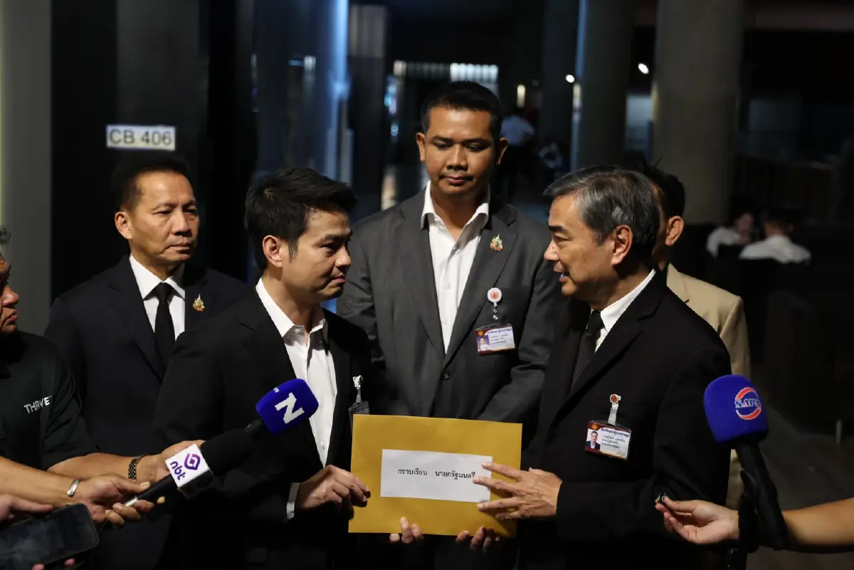 “ปชป.” ยื่นหนังสือถึงนายกฯ แนะแนวทางจัดการงบฯ แก้น้ำท่วมภาคใต้