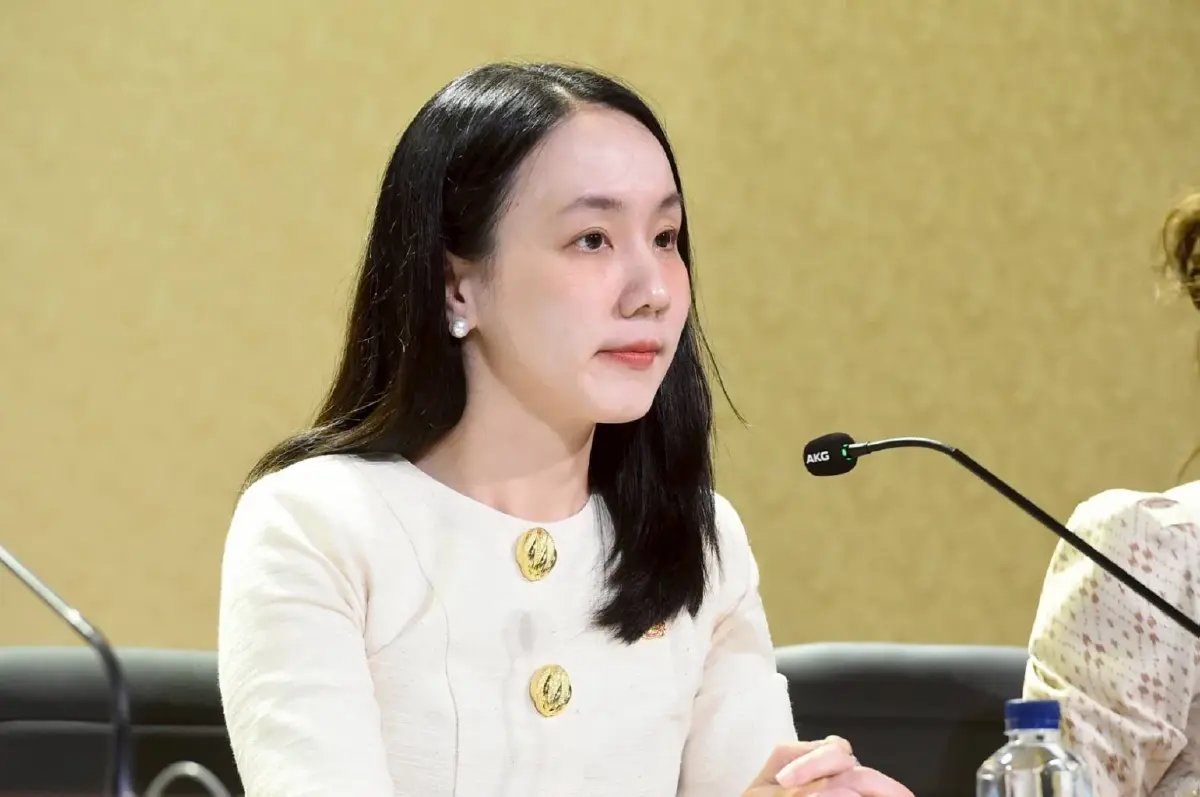 นางสาวลลิดา เพริศวิวัฒนา รองโฆษกประจำสำนักนายกรัฐมนตรี 