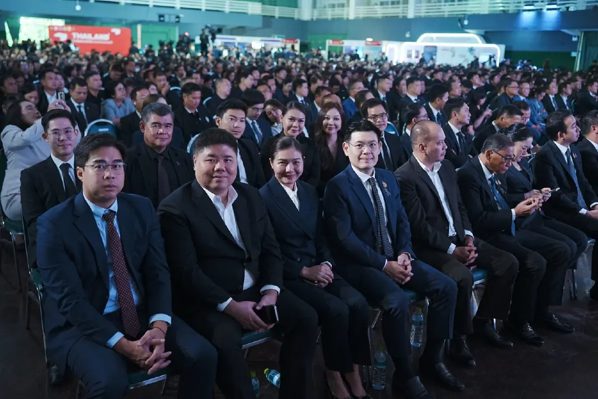 บรรดาทีมงานและแกนนำพรรคเพื่อไทย