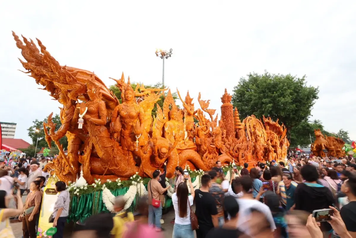 ธ.ก.ส. ร่วมเทศกาลแห่เทียนพรรษา จังหวัดอุบลราชธานี ประจำปี 2569