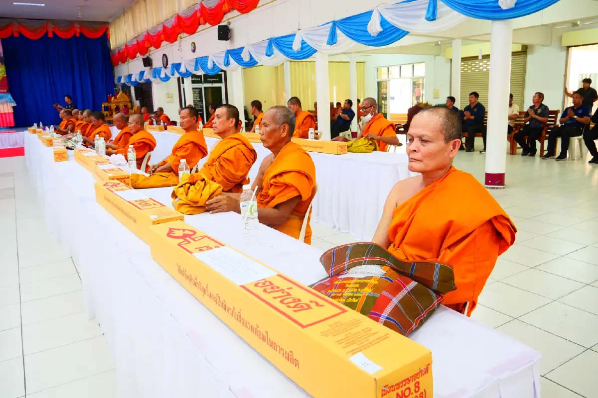 "เนวิน-ศักดิ์สยาม" นำทัพ สส.บุรีรัมย์ ถวายเทียน 1,333 วัด