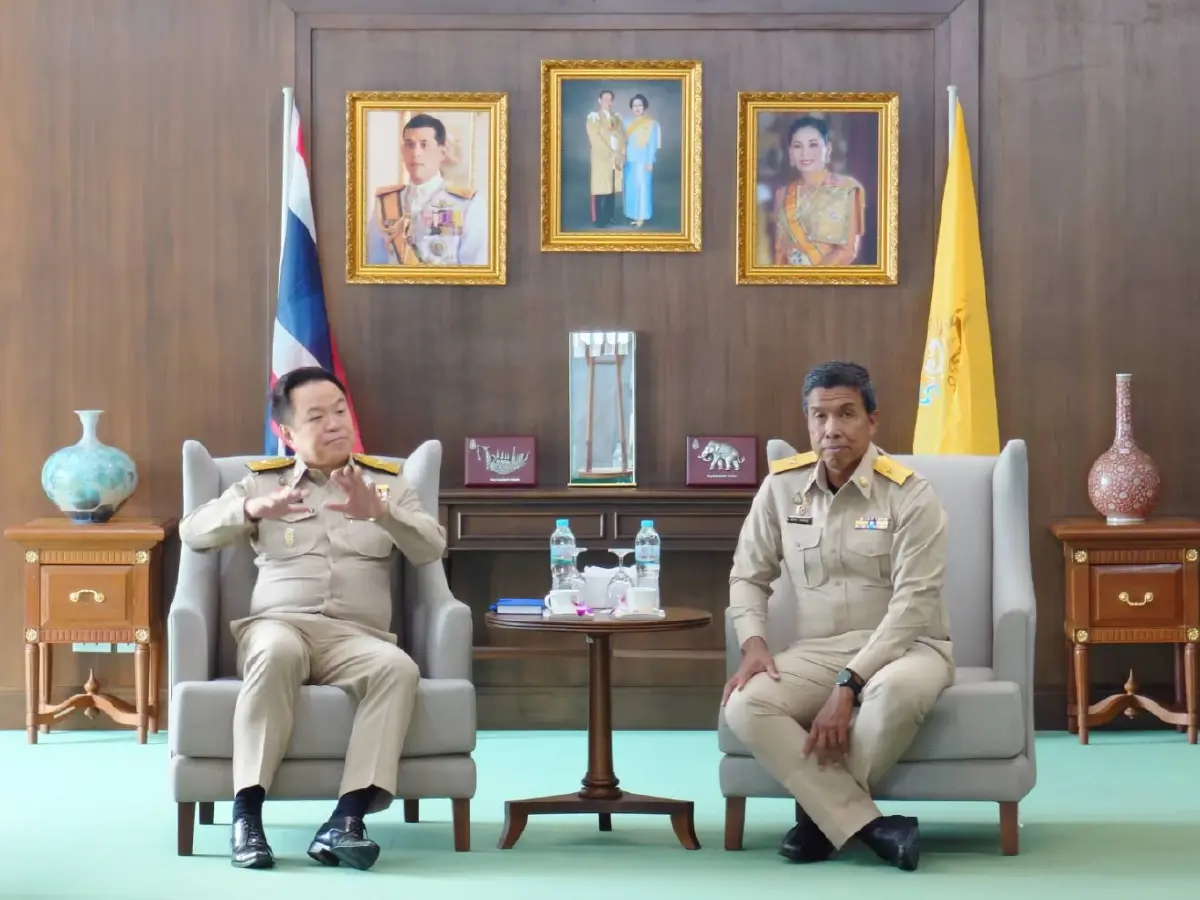 "อนุทิน" นำสภากทม. ไว้อาลัยเหตุเศร้า "โรงเบียร์มรณะ" ประกาศจับมือ "ชัชชาติ" พัฒนา กทม.