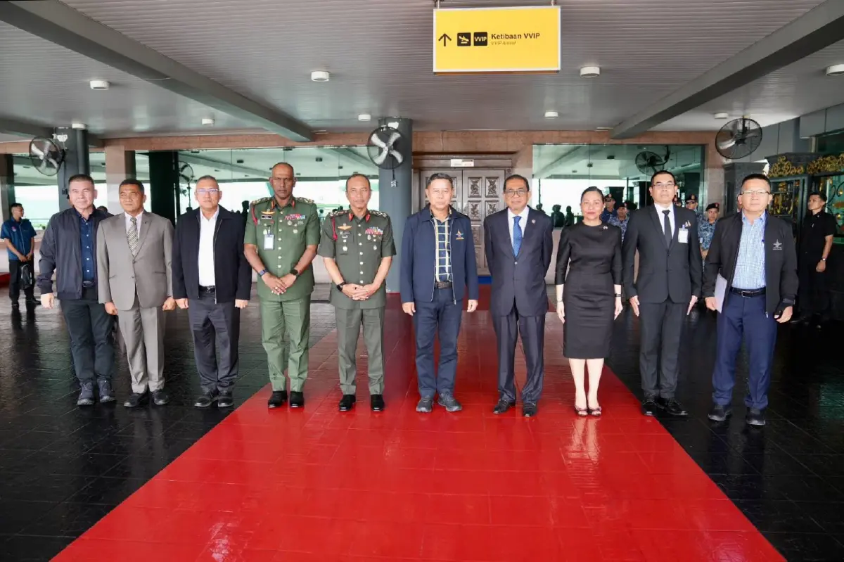 พล.ท.อดุลย์ บุญธรรมเจริญ รัฐมนตรีว่าการกระทรวงกลาโหม หารือทวิภาคีกับ ดาโตะ เซอรี โมฮัมหมัด คาเลด นอร์ดิน รัฐมนตรีว่าการกระทรวงกลาโหมมาเลเซีย 