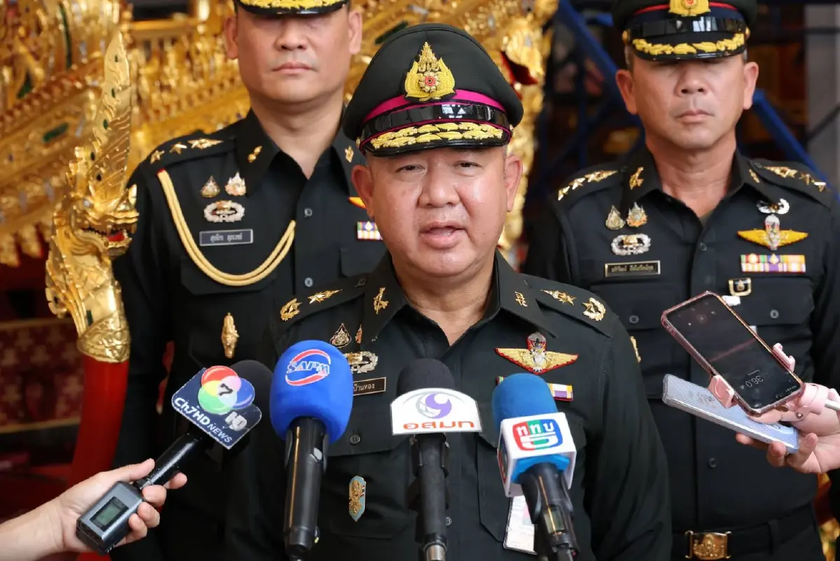 "ผบ.ทบ." ตรวจความพร้อมบูรณะ "พระมหาพิชัยราชรถ" คืบหน้าเกือบ 100% แล้ว