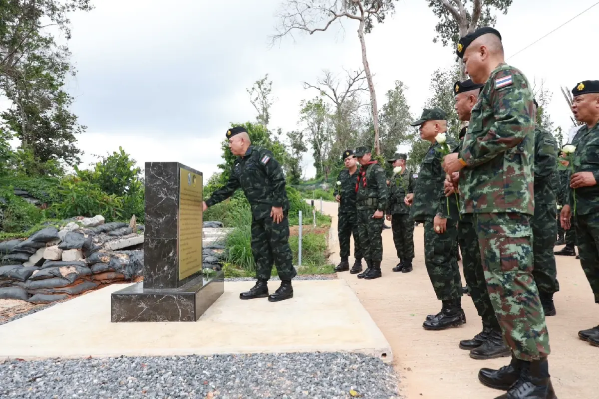 ผนึกกำลัง! แม่ทัพภาค 3-2 ลงพื้นที่ชายแดน "ไทย-กัมพูชา" ตรวจเยี่ยมกำลังพลเสริมแนวหน้า