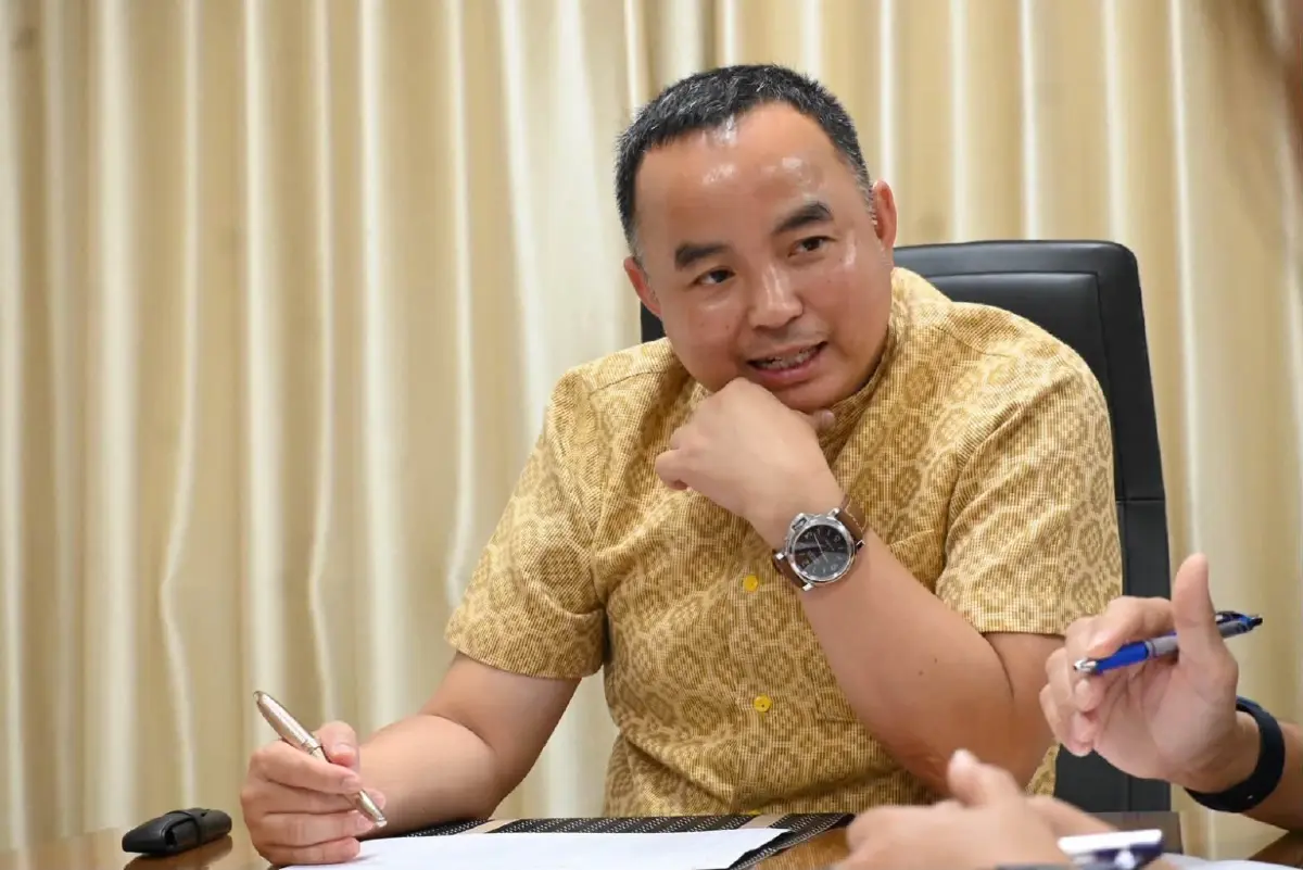รู้จัก "มนัส สุวรรณรินทร์" รองผู้ว่าฯ โคราช โปรไฟล์ไม่ธรรมดา ผู้ร่าง "TOR สอบท้องถิ่น"