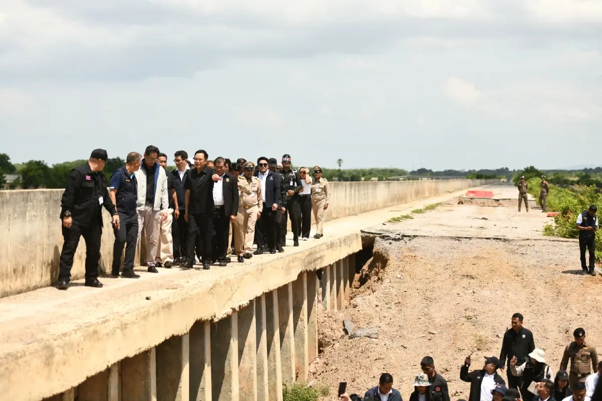 ลุยหาดใหญ่! "อนุทิน" ตรวจคันคลอง ร.1 ยืนยันซ่อมทันก่อนน้ำหลาก "มั่นใจเอาอยู่"