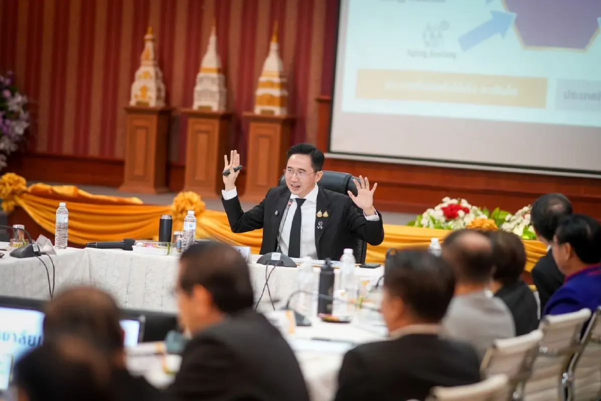 “ยศชนัน” สวมชุดศรีโคตรบูร ร่วมขบวนแห่บวงสรวงพญาศรีสัตตนาคราช