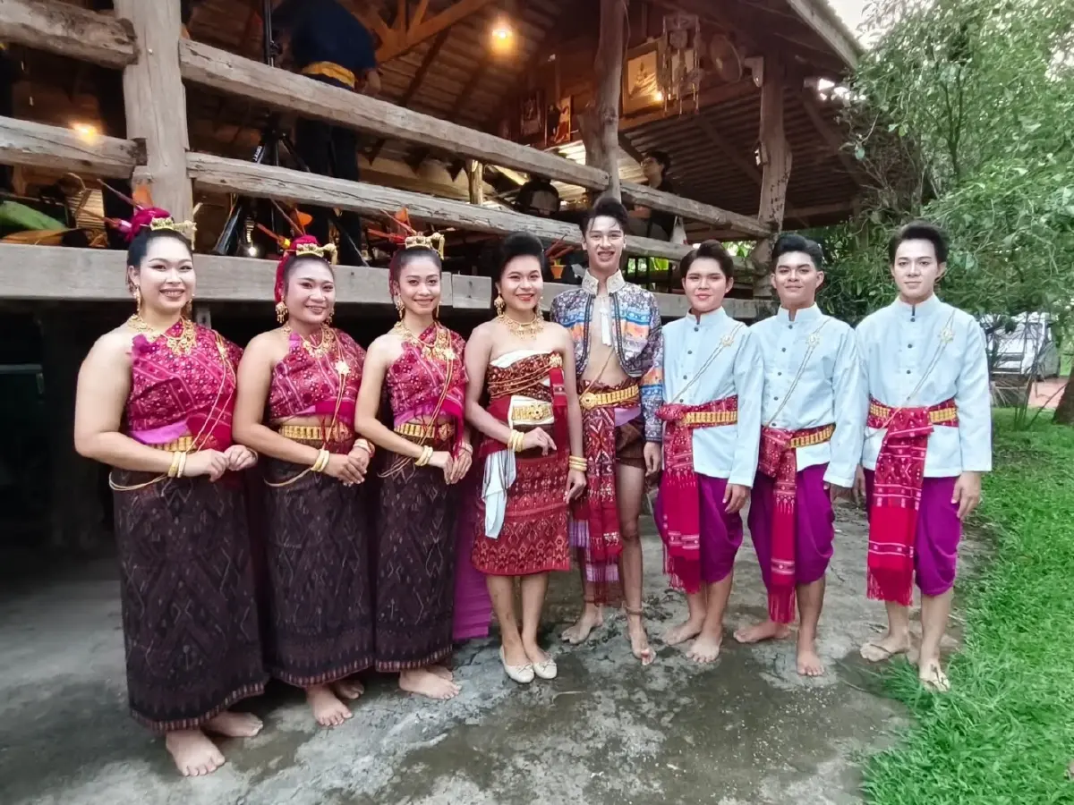 การแสดงของเยาวชนจาก ‘วงศรีศิลป์ถิ่นโปงลาง’