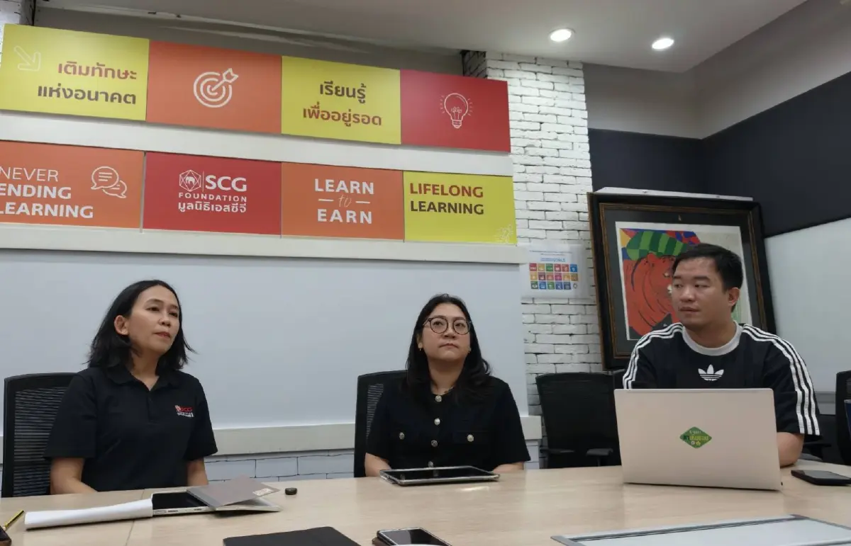 1.ชุติพันธ์ เสริมสวัสดิ์ศรี กรรมการและผู้จัดการ มูลนิธิเอสซีจี(ซ้าย) 2.สุทธินุช กาญจนะวณิชย์ Head of Strategic Planning and Innovation Management มูลนิธิเอสซีจี     (กลาง) 3.เขมณัฎฐ์ พัฒนเมธาวัฒน์  Manger Scholarship and Relationship Management มูลนิธิเอสซีจี (ขวา)