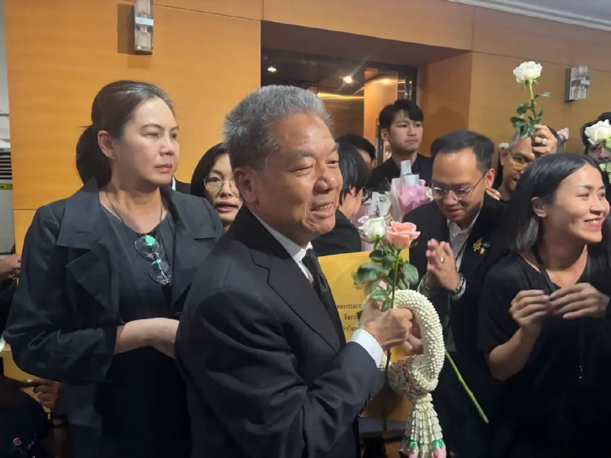 ประชุม "กสทช.ล่ม" หลัง "หมอไห่" ยื้ออ้างยังไม่ได้ทูลเกล้าฯ ด้าน "คกก. วอล์กเอาต์" สุดท้าย "เลื่อนการประชุม"