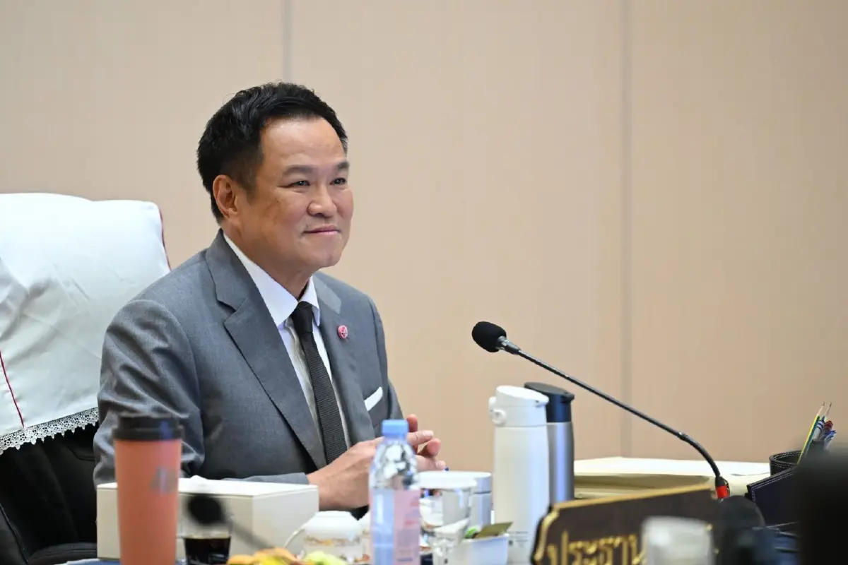 นายอนุทิน ชาญวีรกูล นายกรัฐมนตรีและรัฐมนตรีว่าการกระทรวงมหาดไทย 