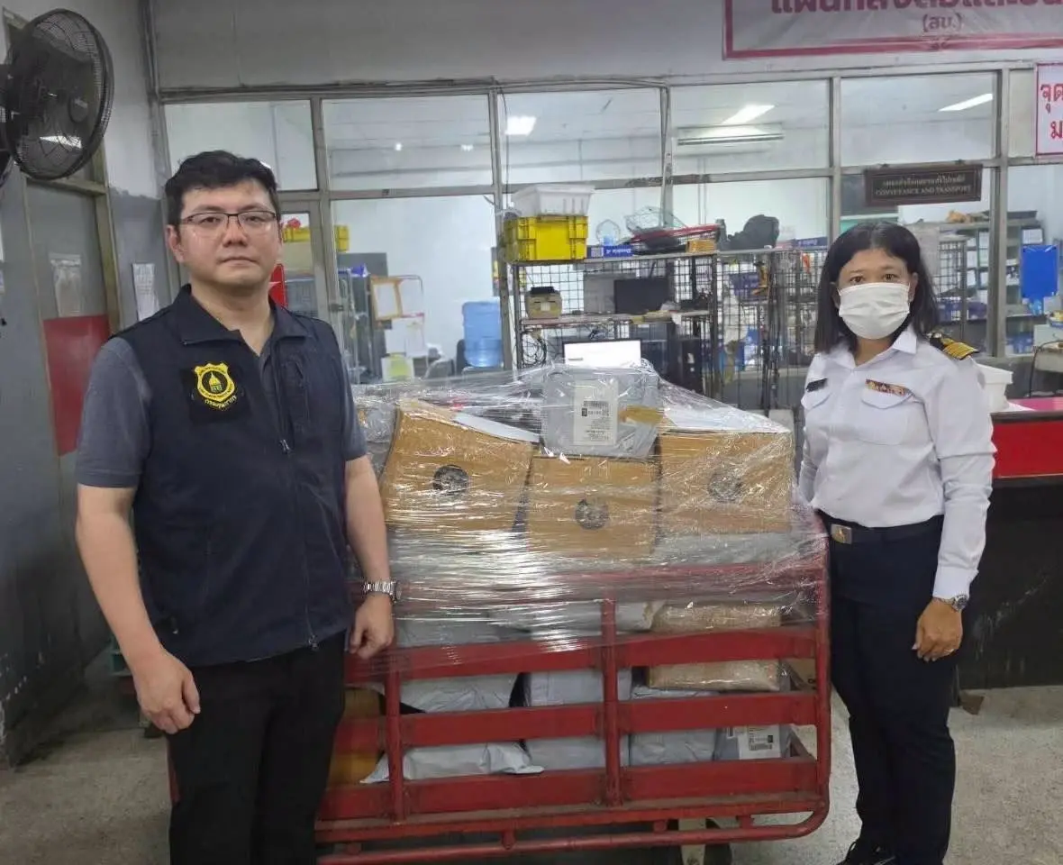 "ศุลกากรช่องจอม" จับมือ "ไปรษณีย์โคราช" ลุย "10 วัน 10 คืน" ยึดบุหรี่เถื่อน 5,000 แท่ง ทะลุ 5 ล้านบาท