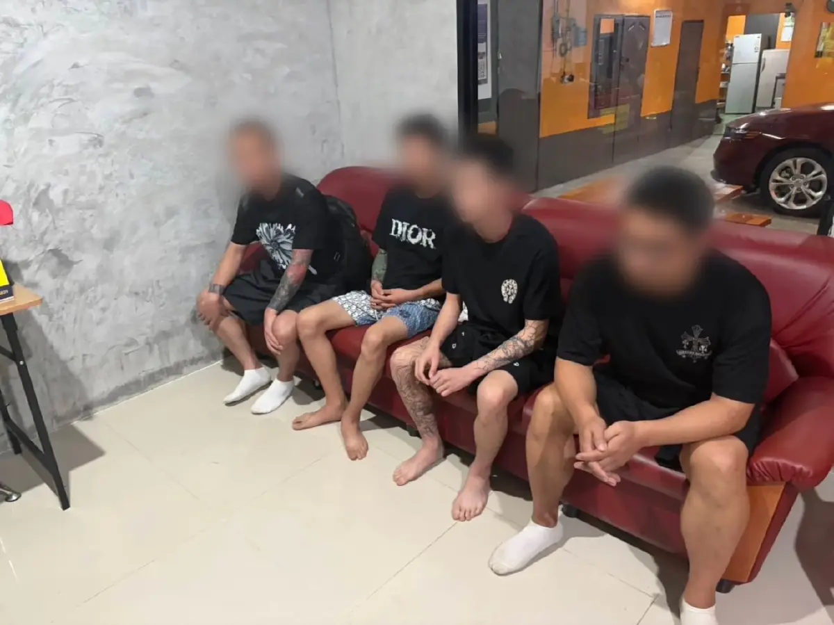 จับคาด่าน! รวบ "4 จีน แก๊งสแกมเมอร์" เนียนแฝงตัวเป็นผู้โดยสารรถทัวร์สายใต้
