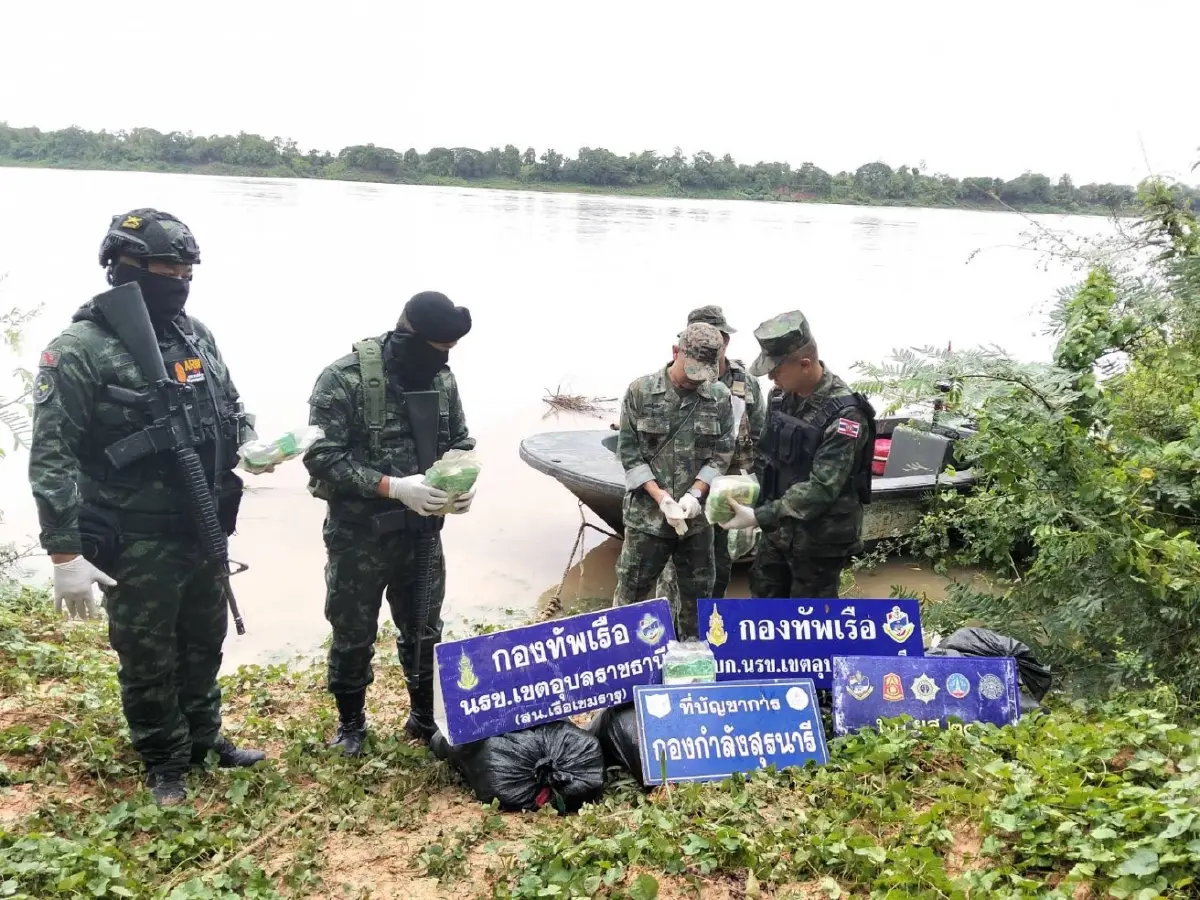 ล้างบางยาเสพติด! ทัพเรือยึดไอซ์ 200 กก. มูลค่า 400 ล้าน ริมโขงอุบลฯ ตัดวงจรยาเสพติดข้ามชาติ (มีคลิป)