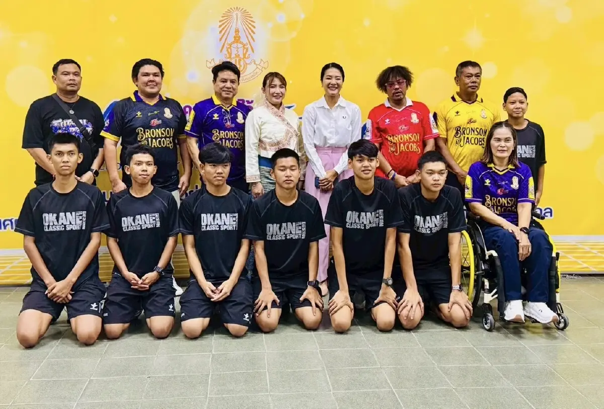 น.ส.ธีรรัตน์ สำเร็จวาณิชย์ เป็นสักขีพยานพิธีลงนาม รร.พรตพิทยพยัต จับมือเอกชน หนุนทีมฟุตซอลเยาวชนเพื่อการสร้างอาชีพ