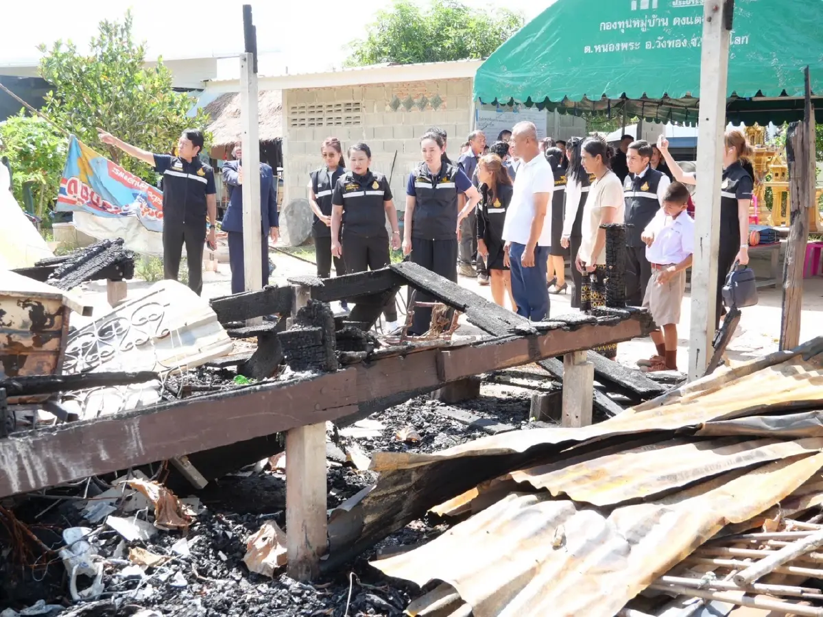 ดร.ลิณธิภรณ์ วริณวัชรโรจน์ ผู้ช่วยรัฐมนตรีประจำกระทรวงศึกษาธิการ ลงพื้นที่จ.พิษณุโลก ช่วยเหลือ นักเรียนยากจน และ เด็กบ้านไฟไหม้
